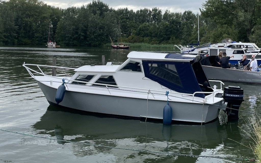 Stalen kajuitboot 6,6 meter lang 50 pk Mercury, Gebruikt, Kajuitboot, Buitenboordmotor, Zonnedek