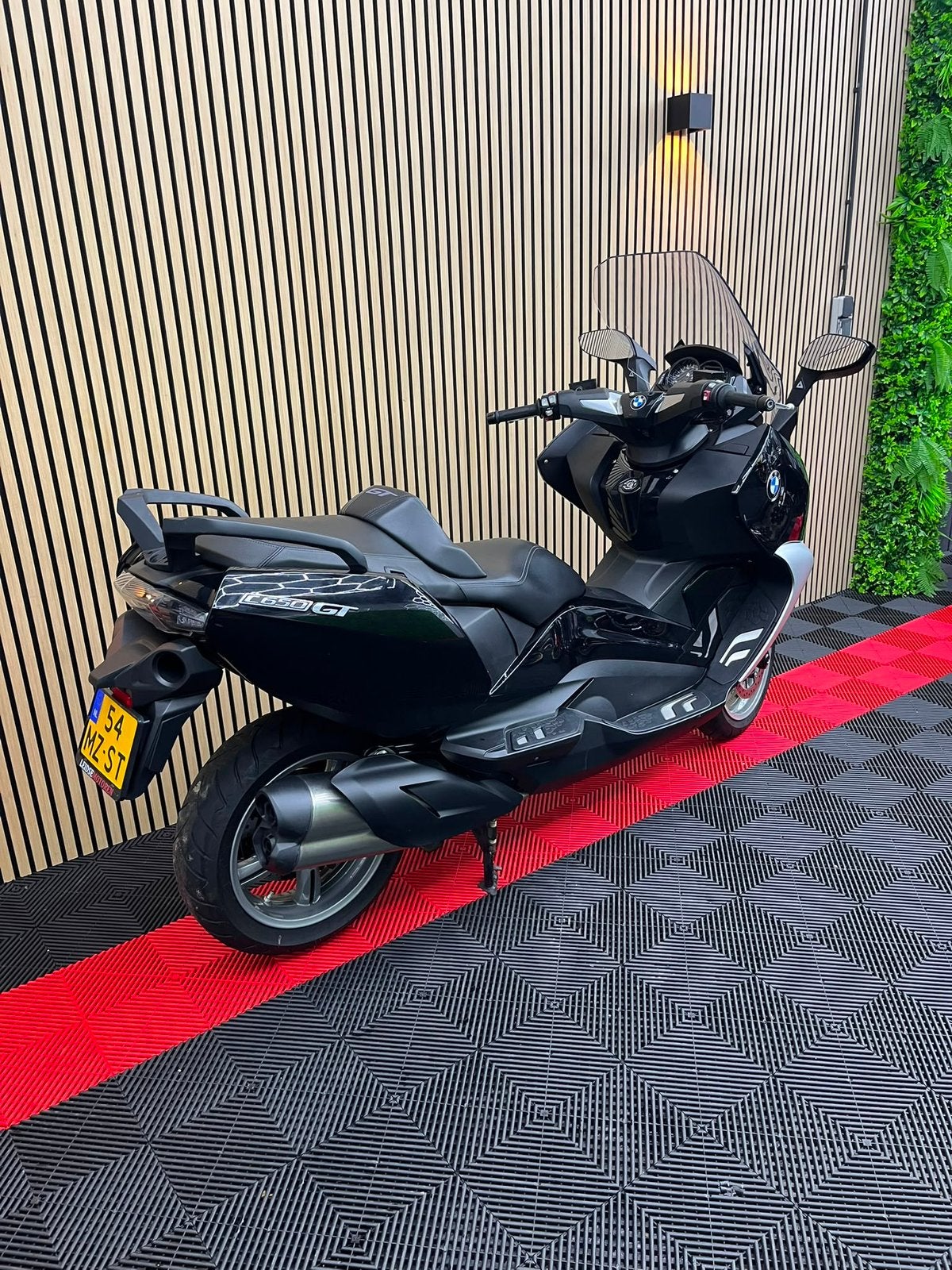 BMW C650 GT motorscooter met GIVI topkoffer, Motoren, Scooter, Particulier, ABS, Minimaal motorrijbewijs A2