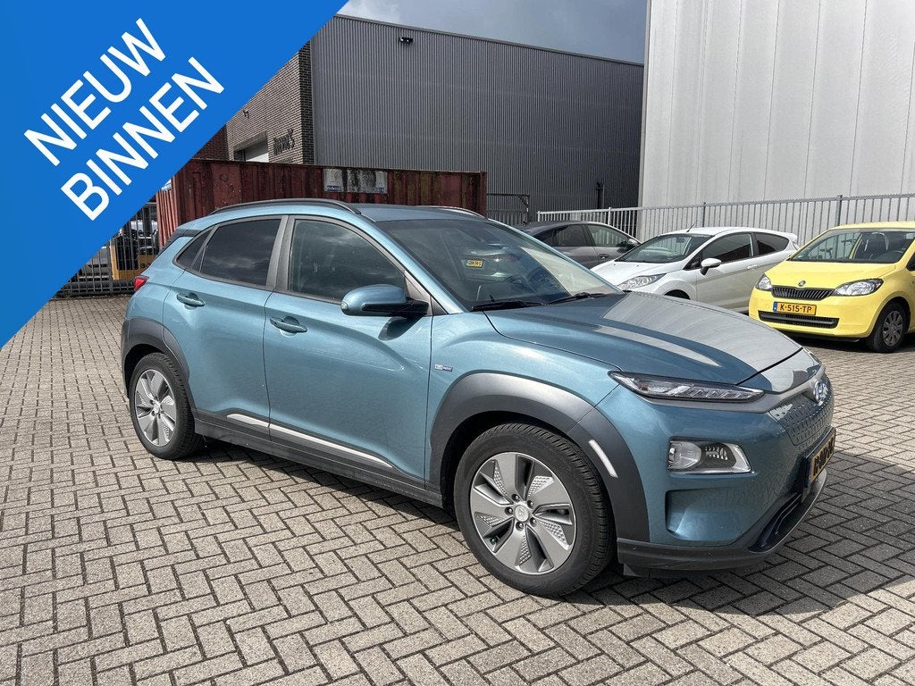 Hyundai Kona EV Premium 64 kWh | Trekhaak |, Auto's, Hyundai, Gebruikt, Blauw, Automatische klimaatregeling, Origineel Nederlands