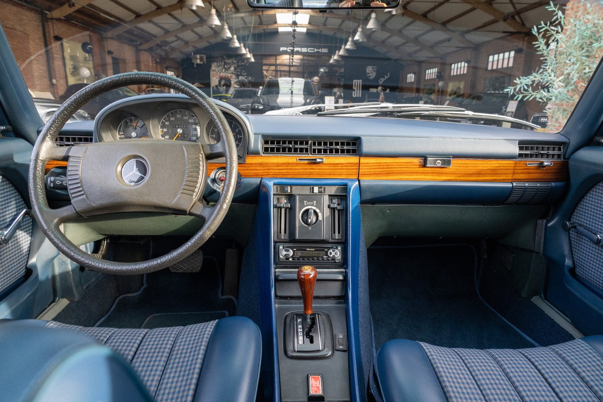 Mercedes-Benz S-Klasse 280 S W116 (bj 1977, automaat), Auto's, Automaat, 156 pk, Leder en Stof, Mercedes-Benz