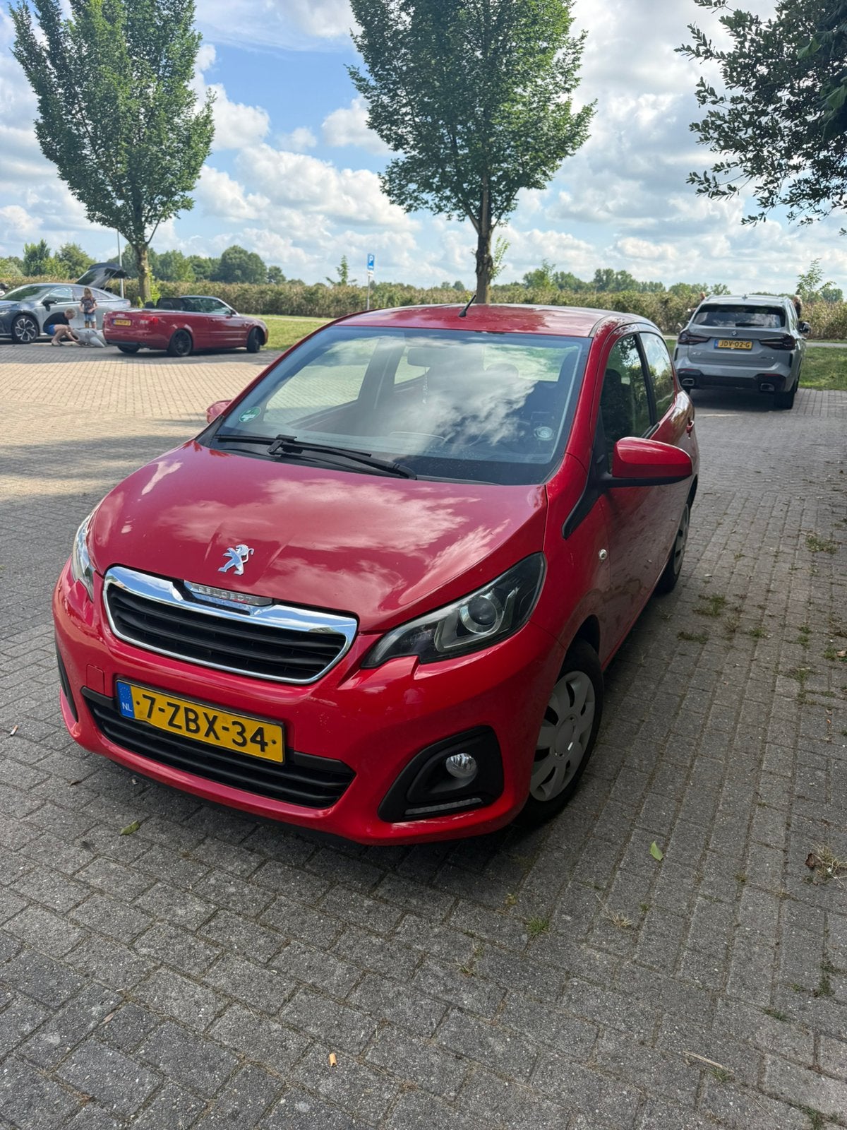 Peugeot 108 1.0 12V E-vti 51KW 5DR 2014 Rood, Voorwielaandrijving, Euro 5, Stof, USB