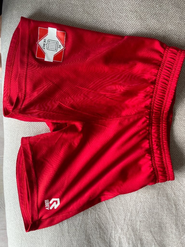 FC de Bilt wedstrijdbroekje voetbal nieuwste model maat 164, Gebruikt, Jongen of Meisje, Sport- of Zwemkleding, Ophalen of Verzenden