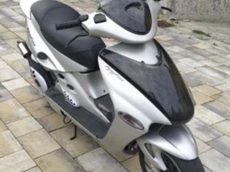 Gezocht malaguti firefox f15, Fietsen en Brommers, Scooters | Overige merken, Ophalen, Zo goed als nieuw, Benzine