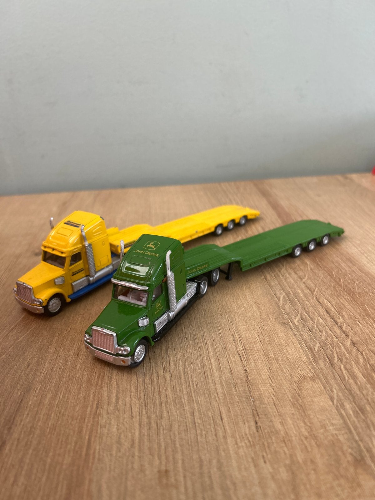 SIKU vrachtwagen met oplegger - John Deere, Ophalen of Verzenden, Zo goed als nieuw
