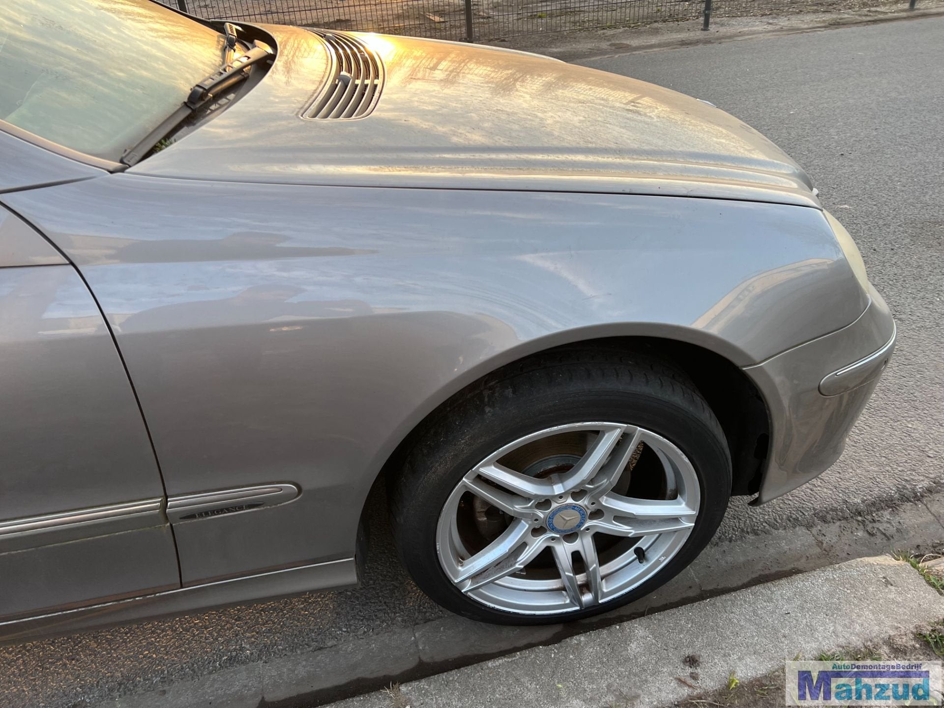 MERCEDES CLK W209 Bruin / brons C723 rechts voorscherm 2002-, Gebruikt, Mercedes-Benz AG, Mercedes-Benz, Ophalen of Verzenden