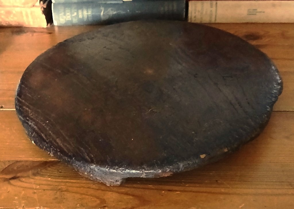 Oud sleets chapati bord origineel bajot plank diameter 34 cm, Antiek en Kunst, Curiosa en Brocante, Ophalen of Verzenden