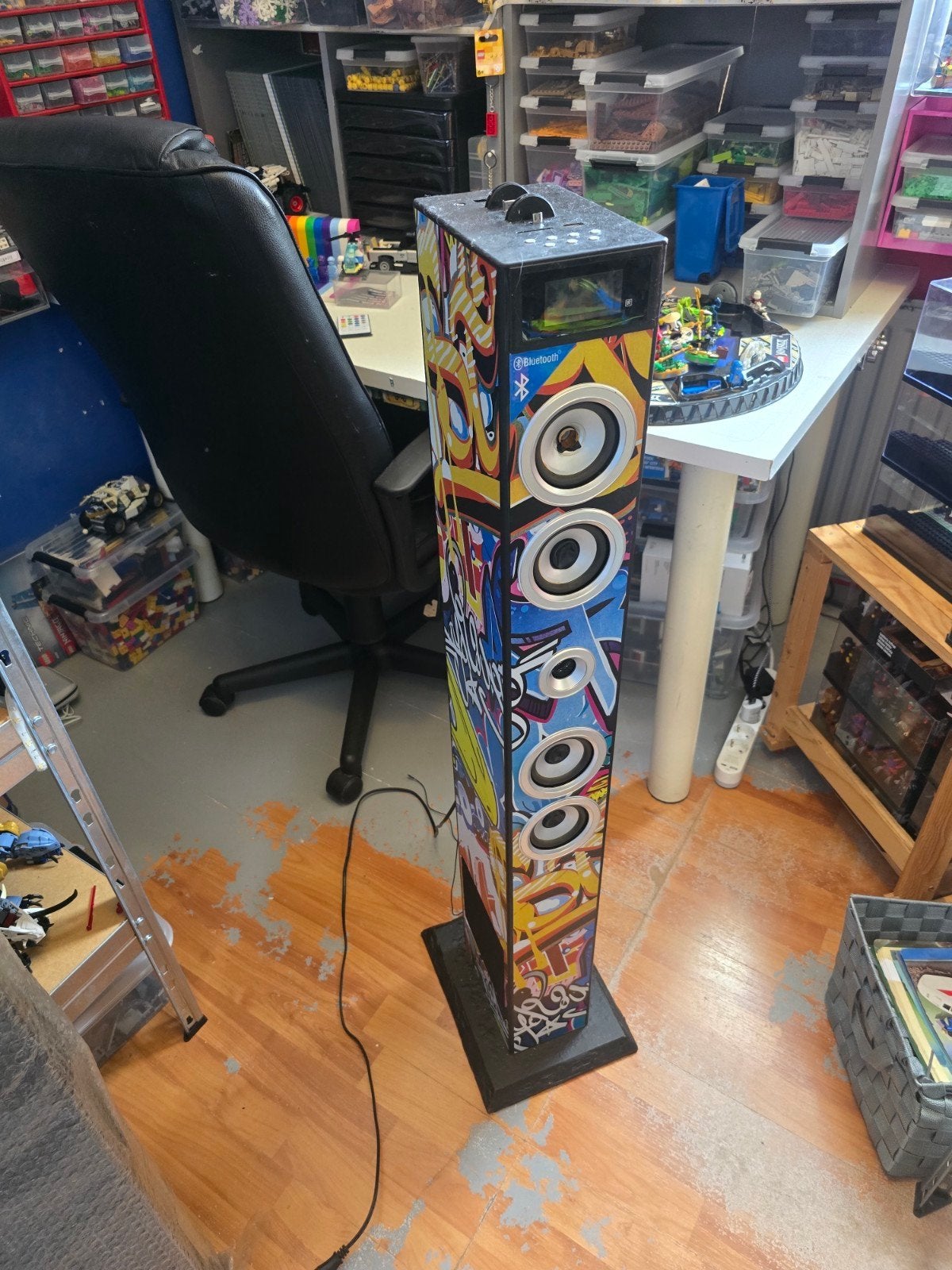 Bigben Interactive Bluetooth Toren Speaker Graffiti Stijl, Stereo speakers, Gebruikt, AUX-ingang, Minder dan 60 watt