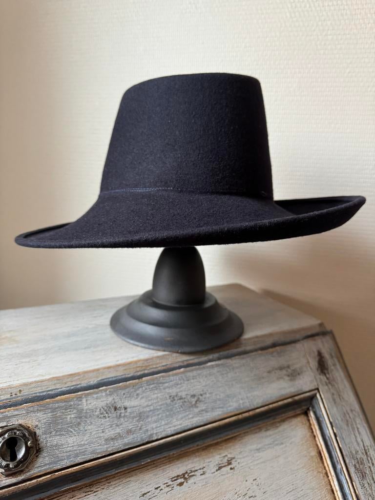 Donkerblauwe vilthoed dames, Kleding | Dames, Hoeden en Petten, Ophalen of Verzenden, Zo goed als nieuw