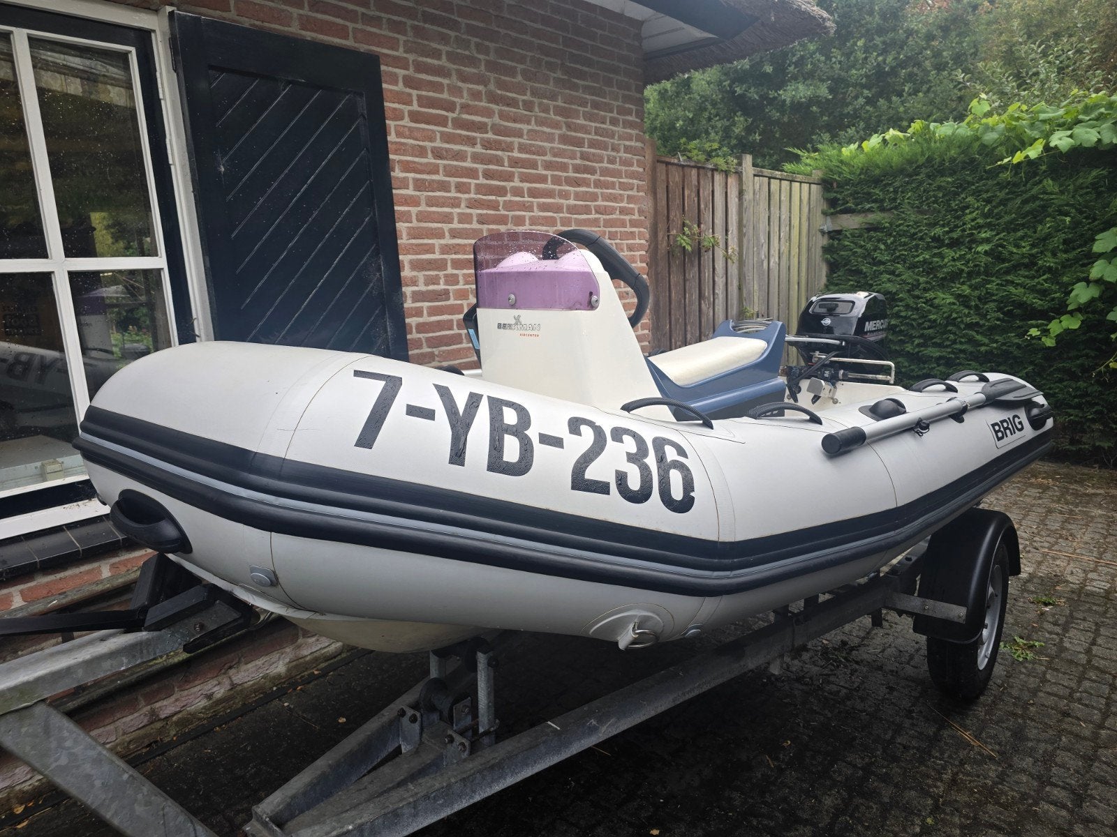 BRIG 330 sport met Mercury 15/20 pk
