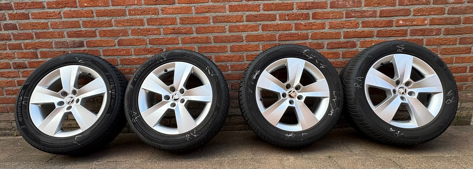 Škoda 16” Velgen + Hankook 4-Seasons 205/55 R16, Ophalen