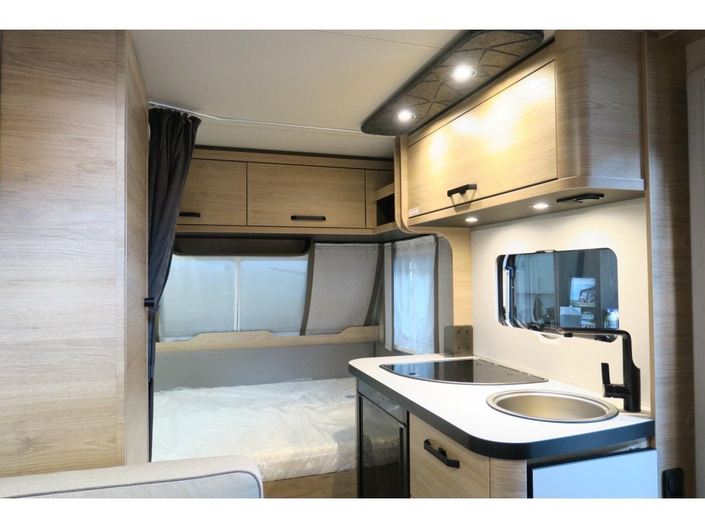 Foto 6 van Weinsberg CaraOne Edition HOT 390 QD