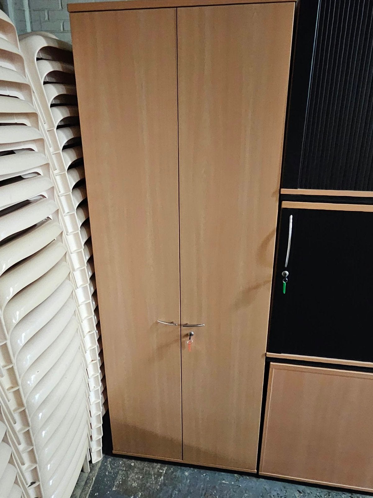 Hoge opbergkast met slot, Ophalen, 200 cm of meer, 50 tot 100 cm, Modern