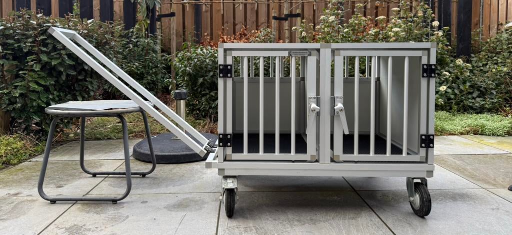 Kelders Kooien dubbele bench op frame (aluminium bench), Dieren en Toebehoren, Hondenhokken, Ophalen, Zo goed als nieuw, Hondenkennel