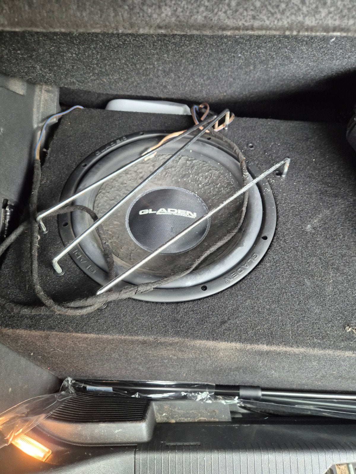 Gladen Subwoofer in kist - Krachtige bas voor je auto, Ophalen, Gebruikt