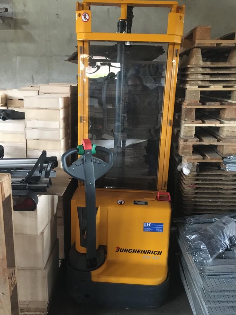 Stapelaar junghheinrich ejc 360cm hoog, Zakelijke goederen, Machines en Bouw | Heftrucks en Intern transport, Ophalen, Stapelaar