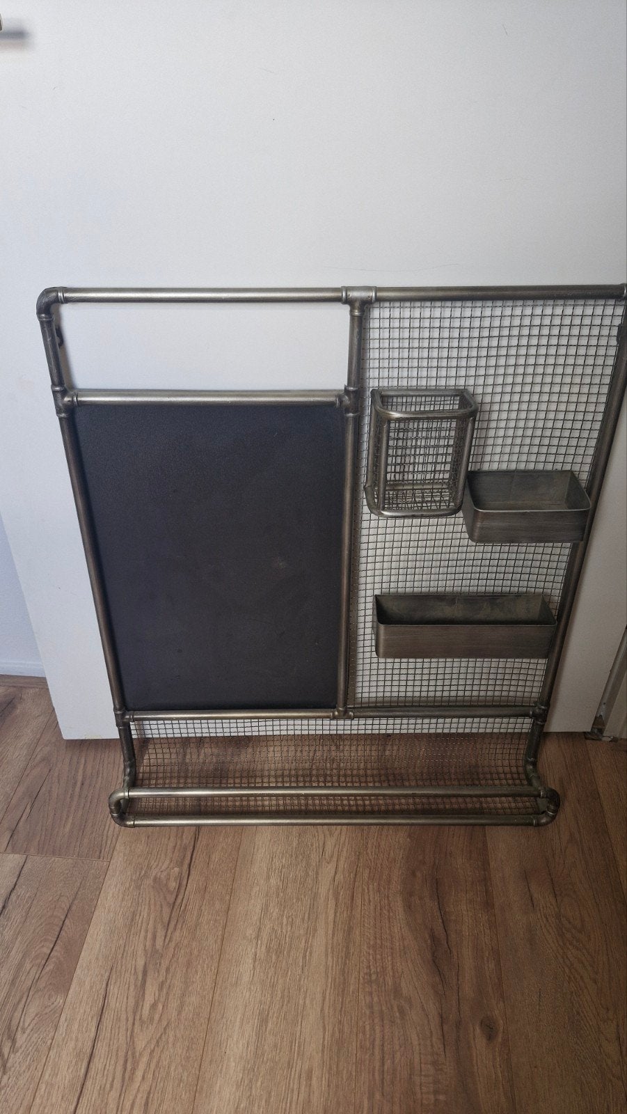 Industriële wandorganizer met krijtbord en opbergers, Ophalen, Gebruikt, Metaal, Grijs