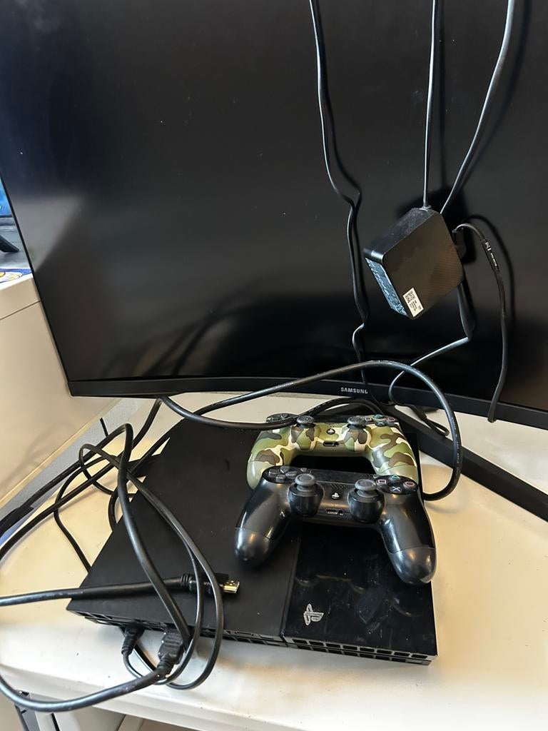 PS4 met monitor – disc kapot, online volledig te gebruiken!, Ophalen of Verzenden, Zo goed als nieuw, 250 GB, Met 1 controller