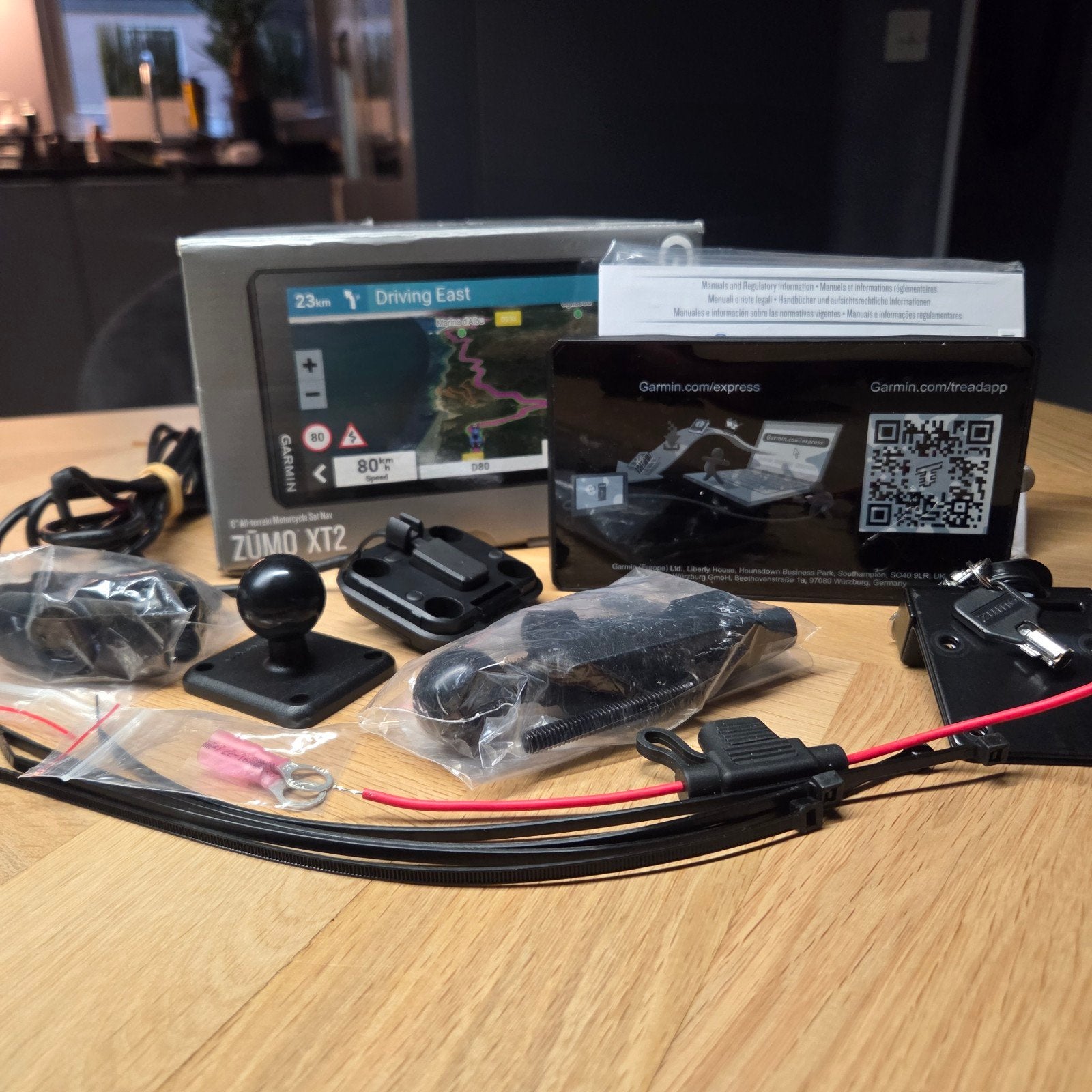 ZGAN Garmin Zumo XT2 inclusief  Zumo Lock twv 80 euro, Ophalen of Verzenden, Zo goed als nieuw