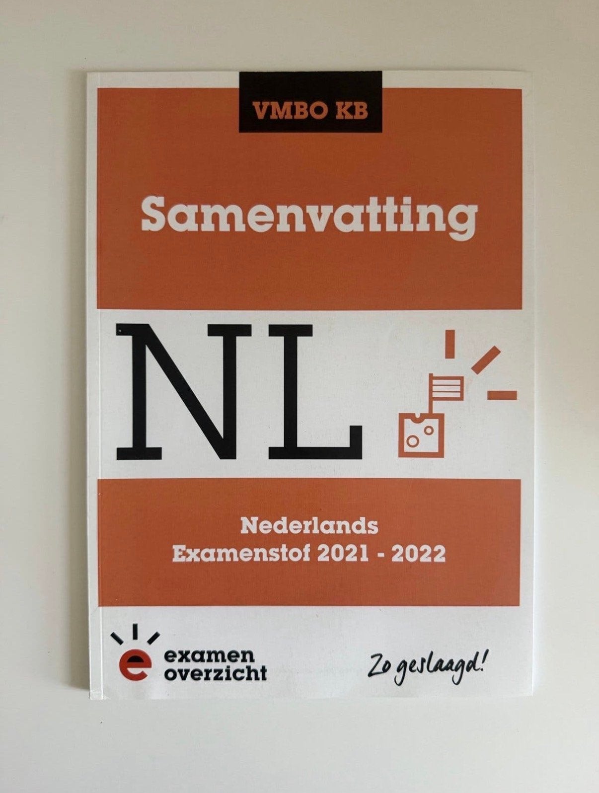 Samenvatting Nederlands VMBO KB ExamenOverzicht 2021-2022, Ophalen of Verzenden, Zo goed als nieuw, VMBO, Nederlands