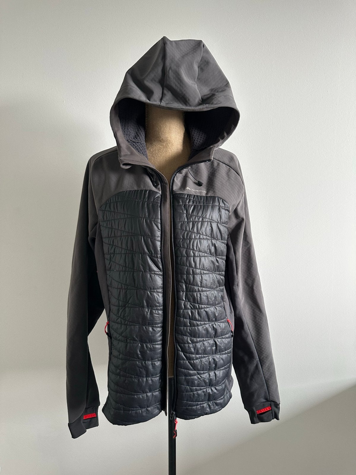 Quechua heren jas met capuchon - Maat L, Kleding | Dames, Ophalen of Verzenden, Zo goed als nieuw, Grijs