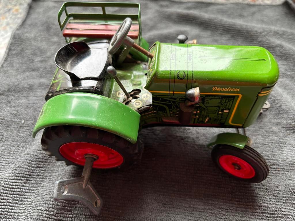 Mechanische plaatstalen miniatuur Fendt F20 trekker, Ophalen, Nieuw