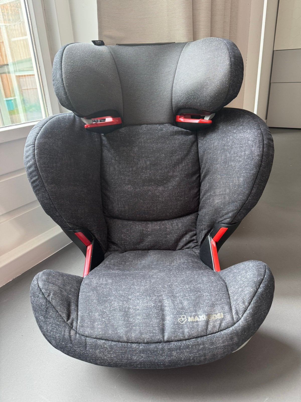 Maxi Cosi Rodifix AirProtect autostoel zwart - 3,5 tot 12 jr, Ophalen, 15 t/m 36 kg, Zijbescherming, Zo goed als nieuw