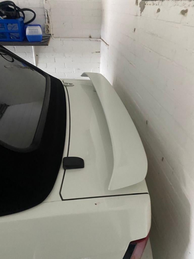 GEZOCHT scharnierkapjes achterklep ford escort xr3i cabrio, Ophalen of Verzenden, Ford