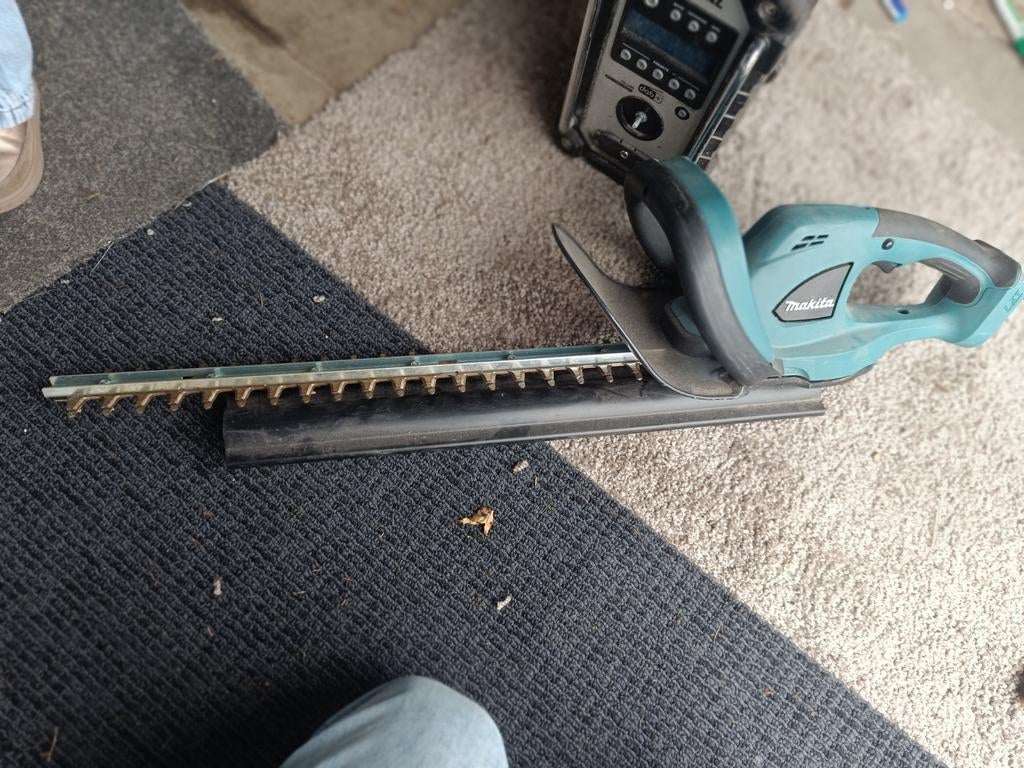 Makita Heggenschaar en Bouwradio Set, Tuin en Terras, Heggenscharen, Ophalen of Verzenden, Gebruikt, Accu, Makita