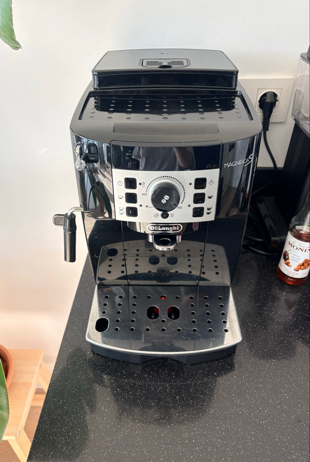 DeLonghi Magnifica S volautomatische espressomachine, Ophalen, Afneembaar waterreservoir, Espresso apparaat, Koffiebonen