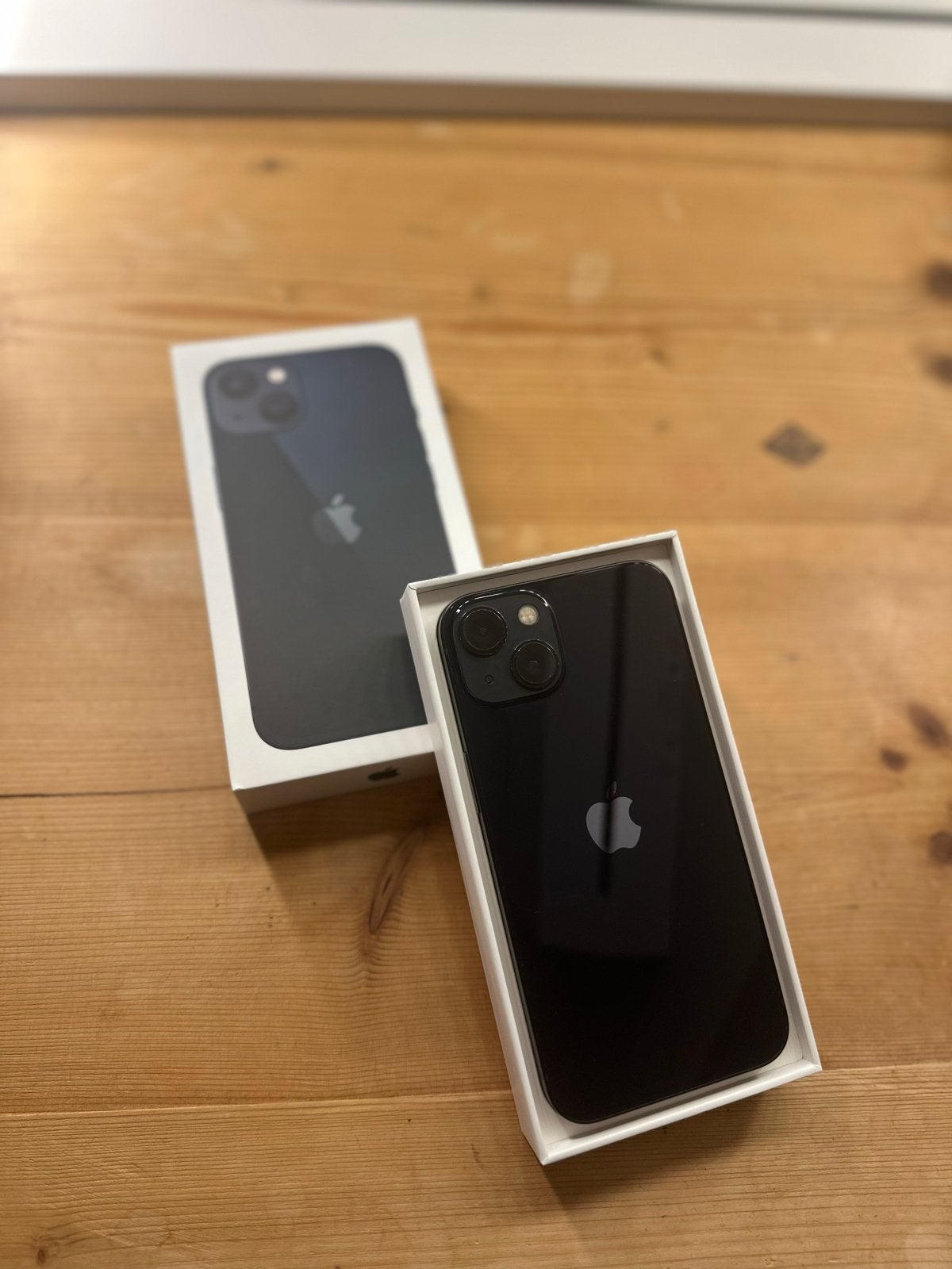 Apple iPhone 13 - 128GB - Middernacht (Zo goed als nieuw)