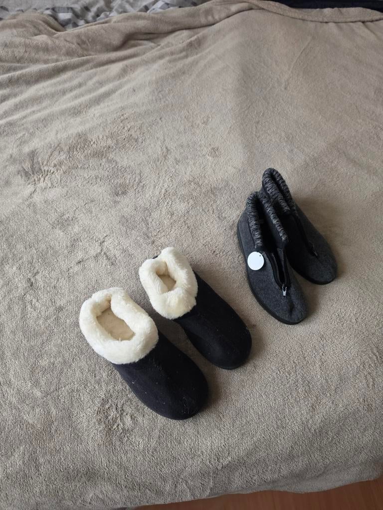 2 paar nieuwe dames sloffen zie foto,s er van ., Ophalen, Nieuw