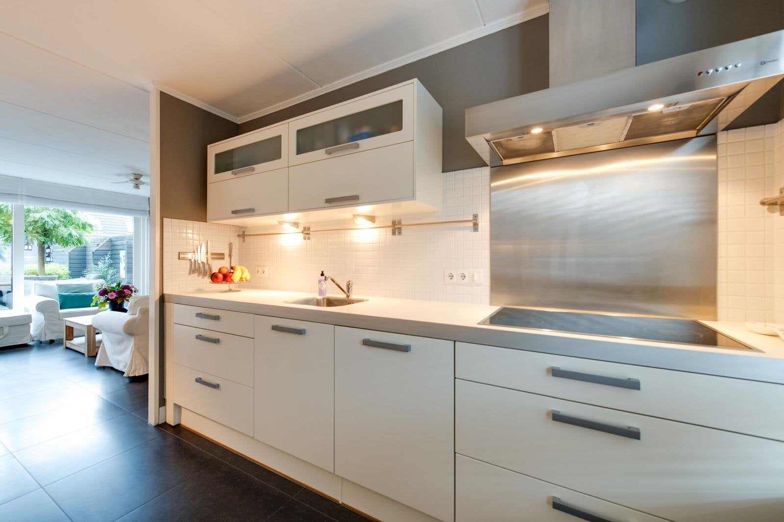 Tulp Keuken - met kookplaat en oven/magnetron, Purmerend, Ophalen, Gebruikt, Wit, Dubbelwandige keuken
