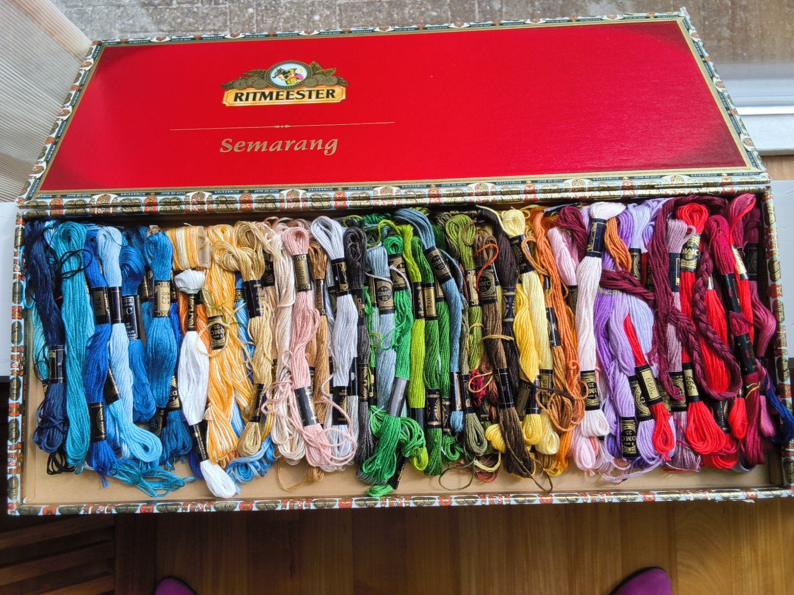 DMC borduurgaren in sigarenkist, diverse kleuren, nieuw, Ophalen, Nieuw, Handborduren, Borduurgaren of Zijde