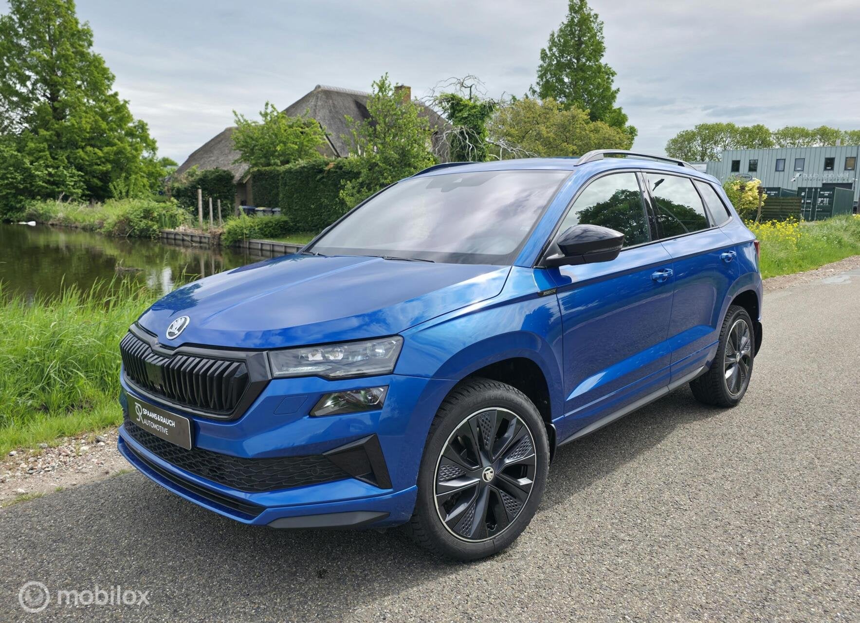 Skoda Karoq 1.5 TSI ACT Sportline / Trekh / Carplay / Luxe, Auto's, Stof, Zwart, 4 cilinders, Blauw