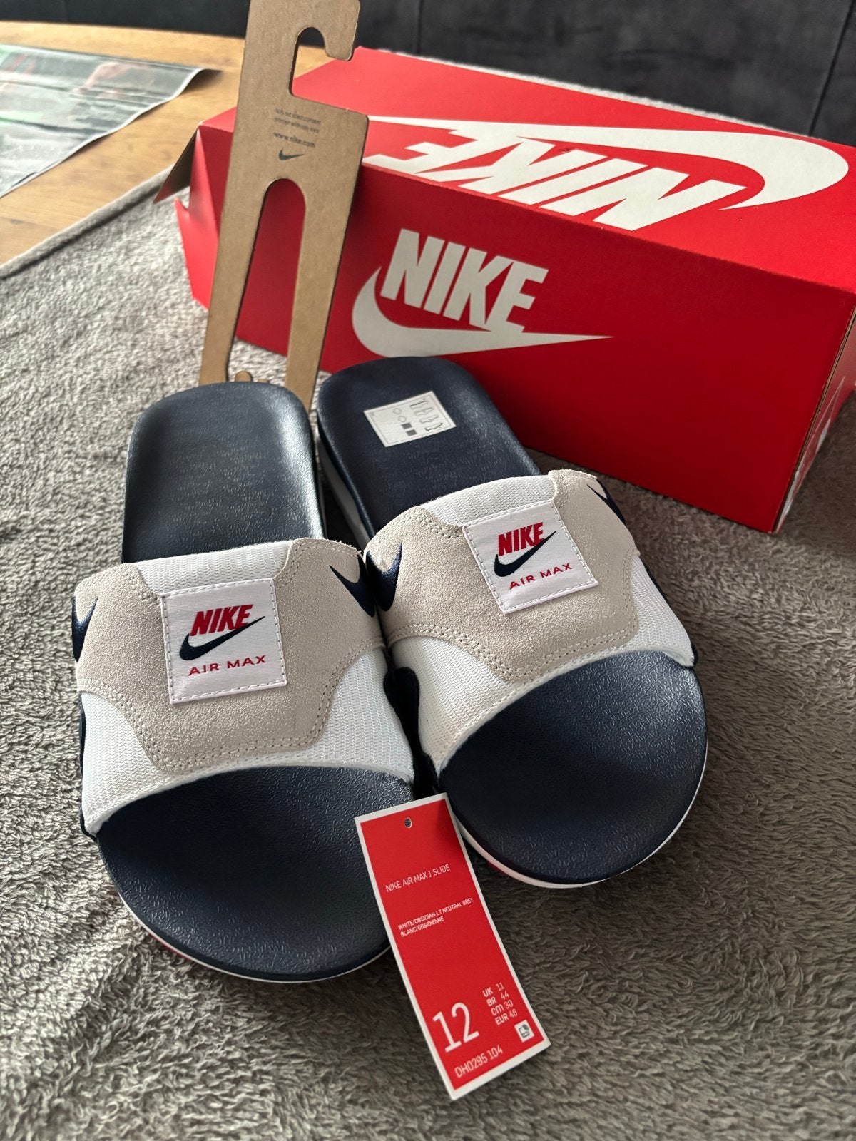 Nike Air Max 1 Slide White Obsidian - Maat 46, Ophalen of Verzenden, Nieuw, Wit, Slippers