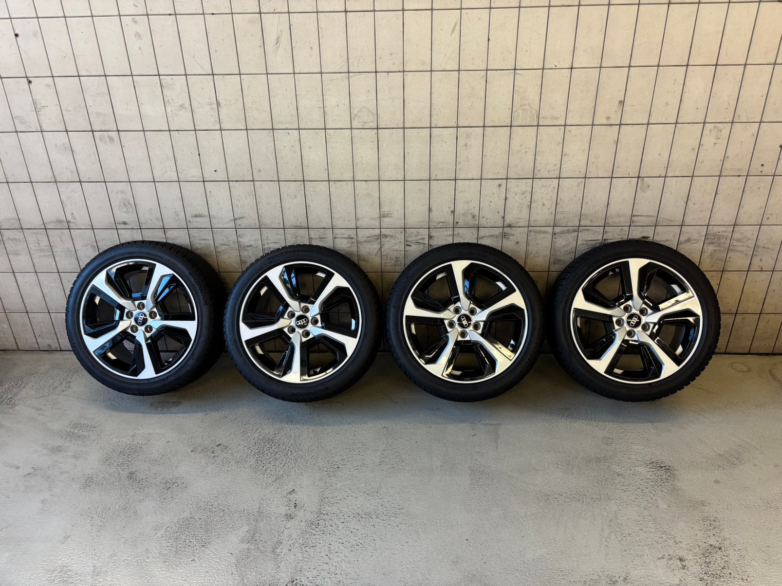 Originele Audi A1 17 inch velgenset – met banden, Auto-onderdelen, Ophalen, 17 inch, Winterbanden, Band(en)