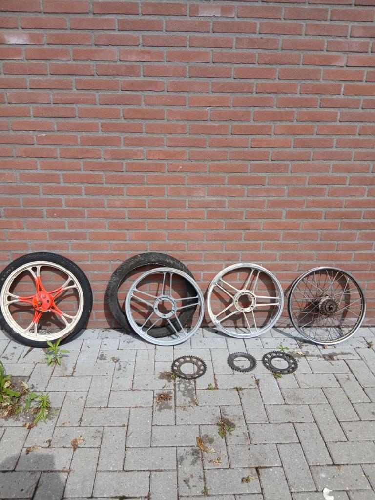 Puch velgen en banden, Fietsen en Brommers, Brommeronderdelen | Puch, Ophalen of Verzenden, Overige typen