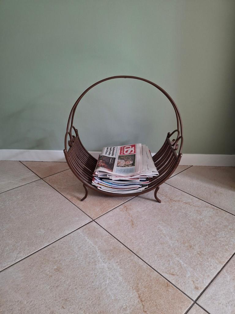 Decoratieve krantenbak/haardhoutmand, Huis en Inrichting, Woonaccessoires | Krantenbakken en Lectuurbakken, Gebruikt, Ophalen of Verzenden