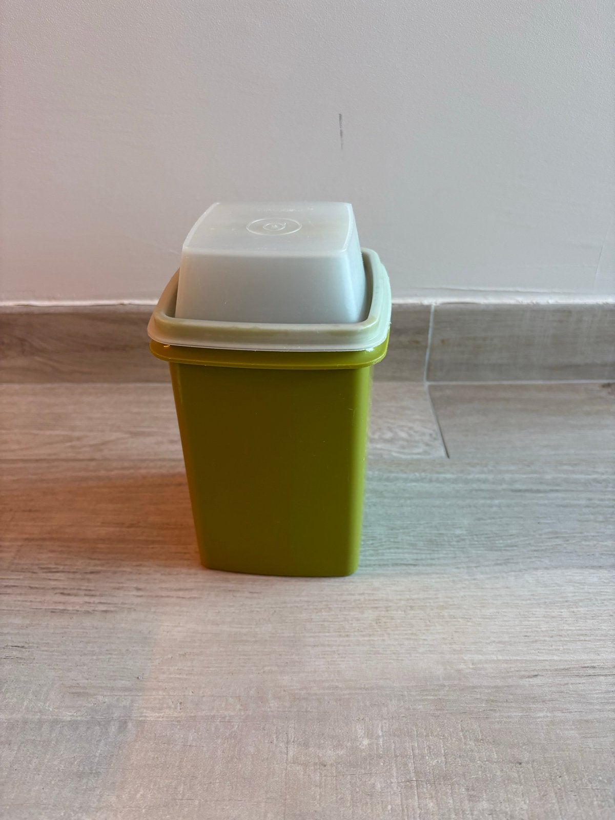 Tupperware zuurpot met lift, Gebruikt, Bewaardoos, Ophalen of Verzenden, Met deksel