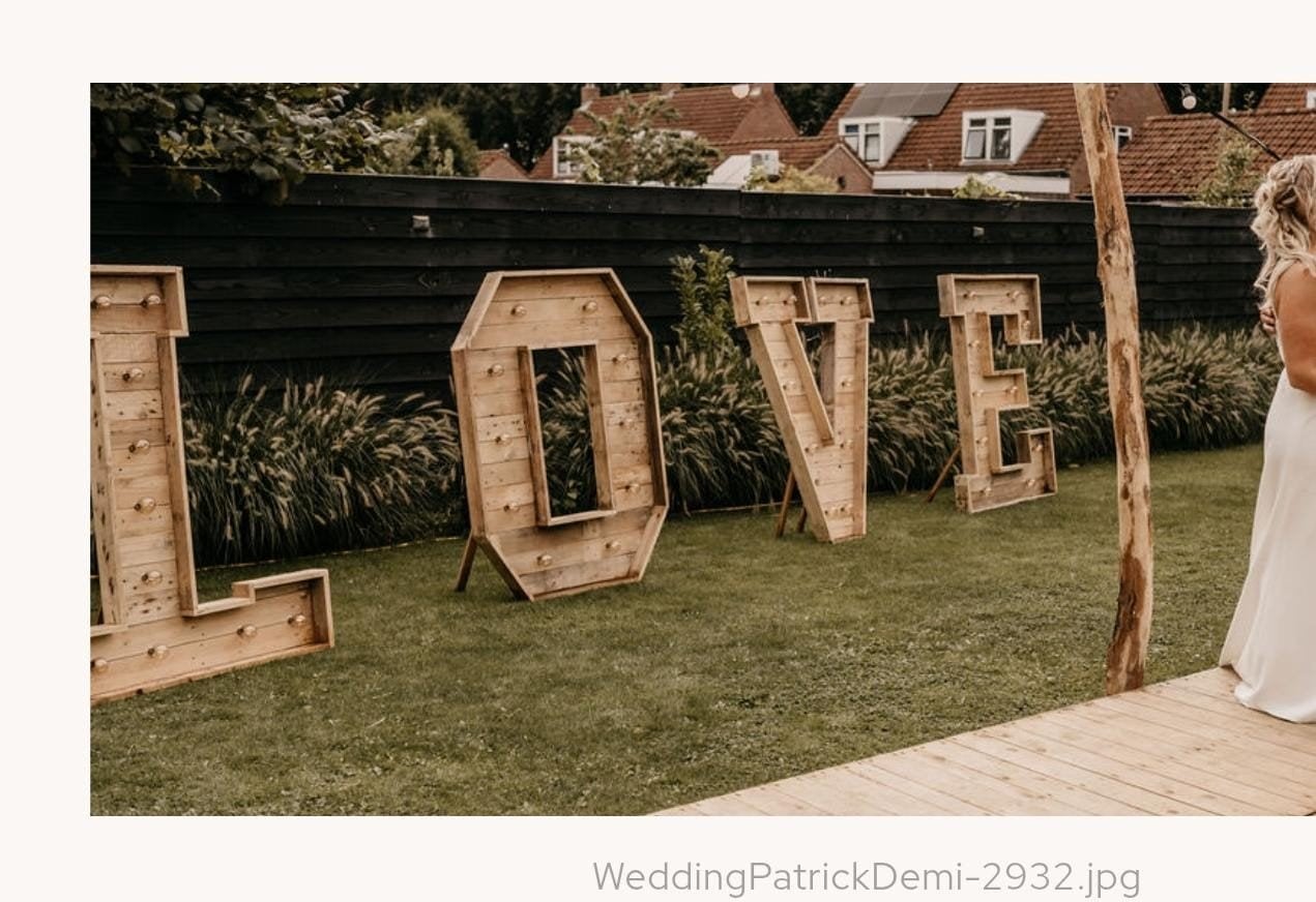 Bruiloft decoratie te huur | LOVE letters | houten palen | b, Ophalen, Zo goed als nieuw, Geboorte of Huwelijk