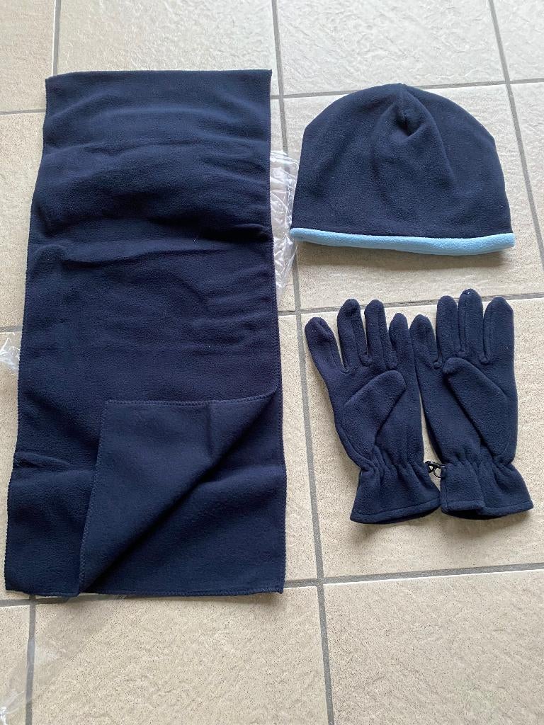 Nieuwe set donkerblauwe fleece muts sjaal (1.50X30cm) handsc, Ophalen of Verzenden, Nieuw, Maat 46/48 (XL) of groter, Sjaal