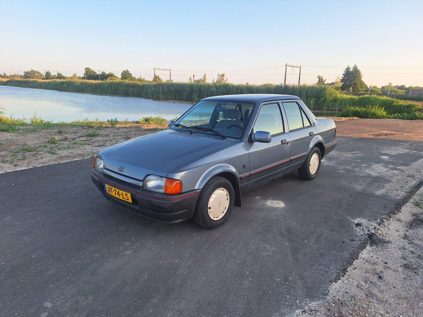 Ford Orion 1.8 DSL CL 1989 Grijs, Auto's, Ford, Voorwielaandrijving, Overige modellen, Origineel Nederlands, Dealer onderhouden