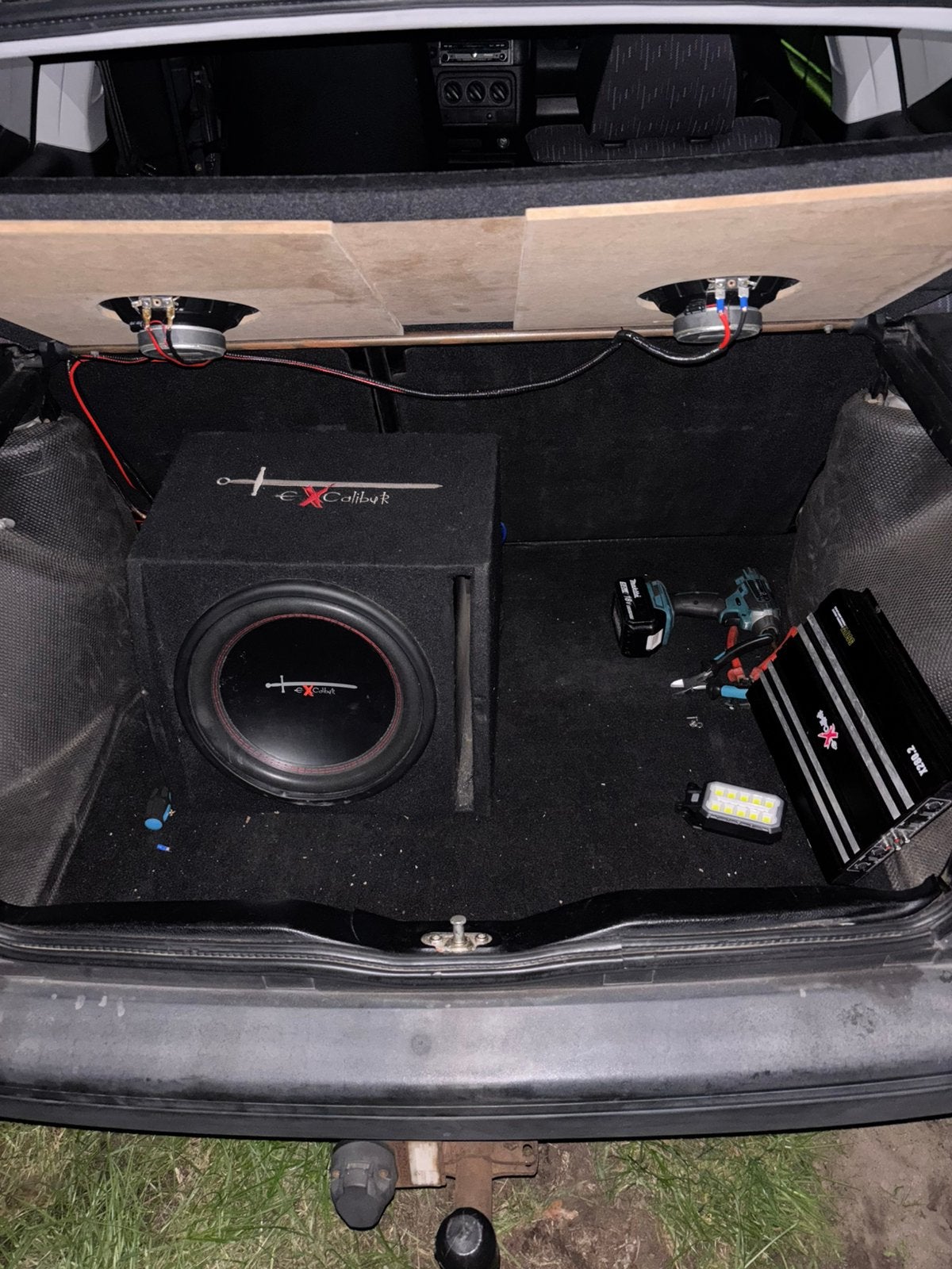 Excalibur 12 inch subwoofer + versterker, Auto diversen, Ophalen, Zo goed als nieuw