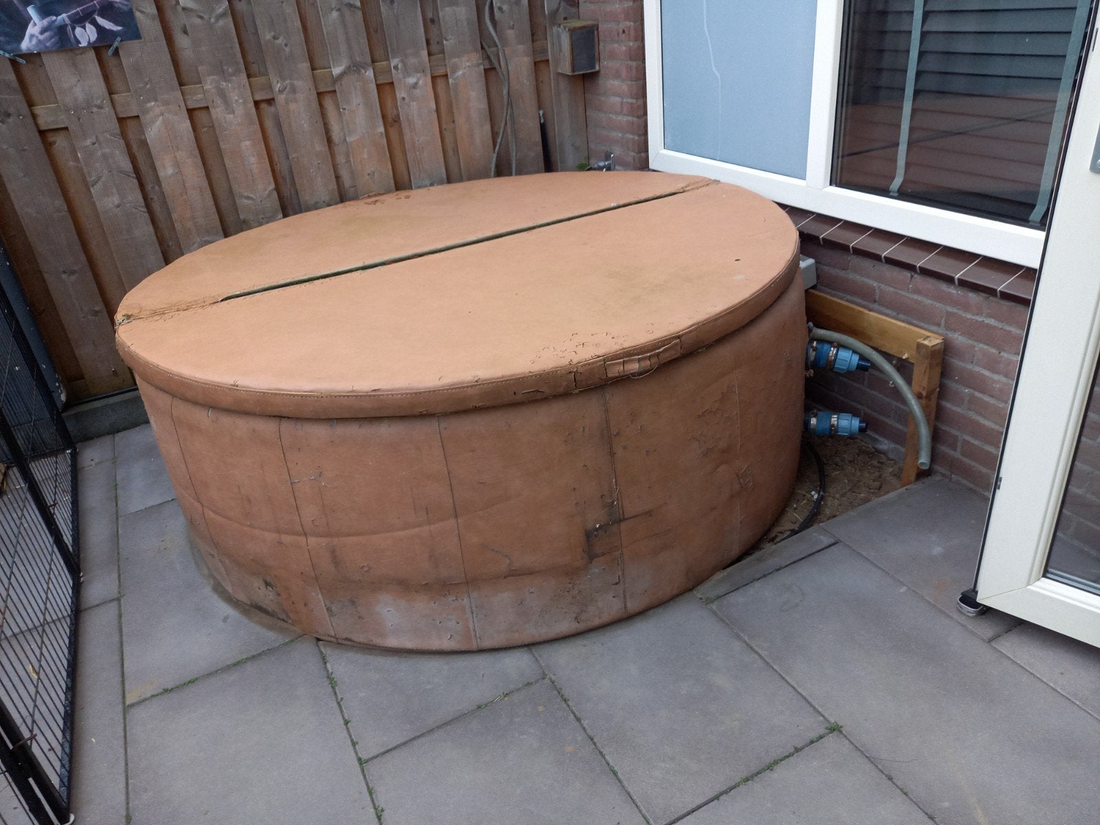 Gebruikte vaste jacuzzi met afdekzeil, Ophalen, Gebruikt