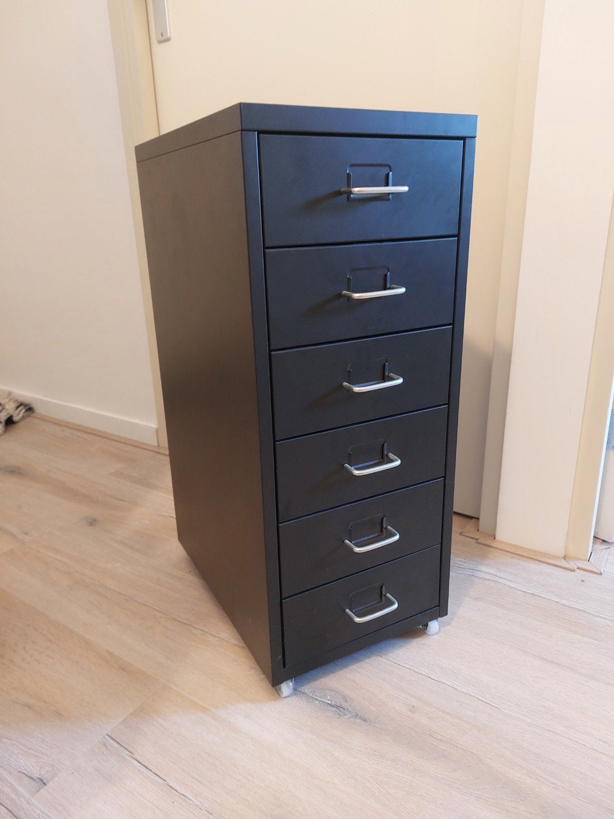 Ladekastje Ikea, zwart . Op wieltjes, Huis en Inrichting, Ophalen, 25 tot 50 cm, Minder dan 50 cm, Minder dan 100 cm