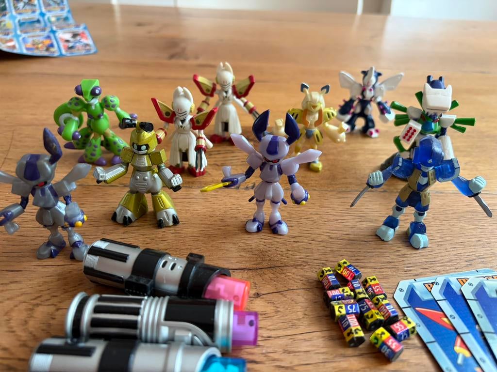 Medabots Figuren, Kaarten en Onderdelen - Grote Collectie, Ophalen of Verzenden, Zo goed als nieuw