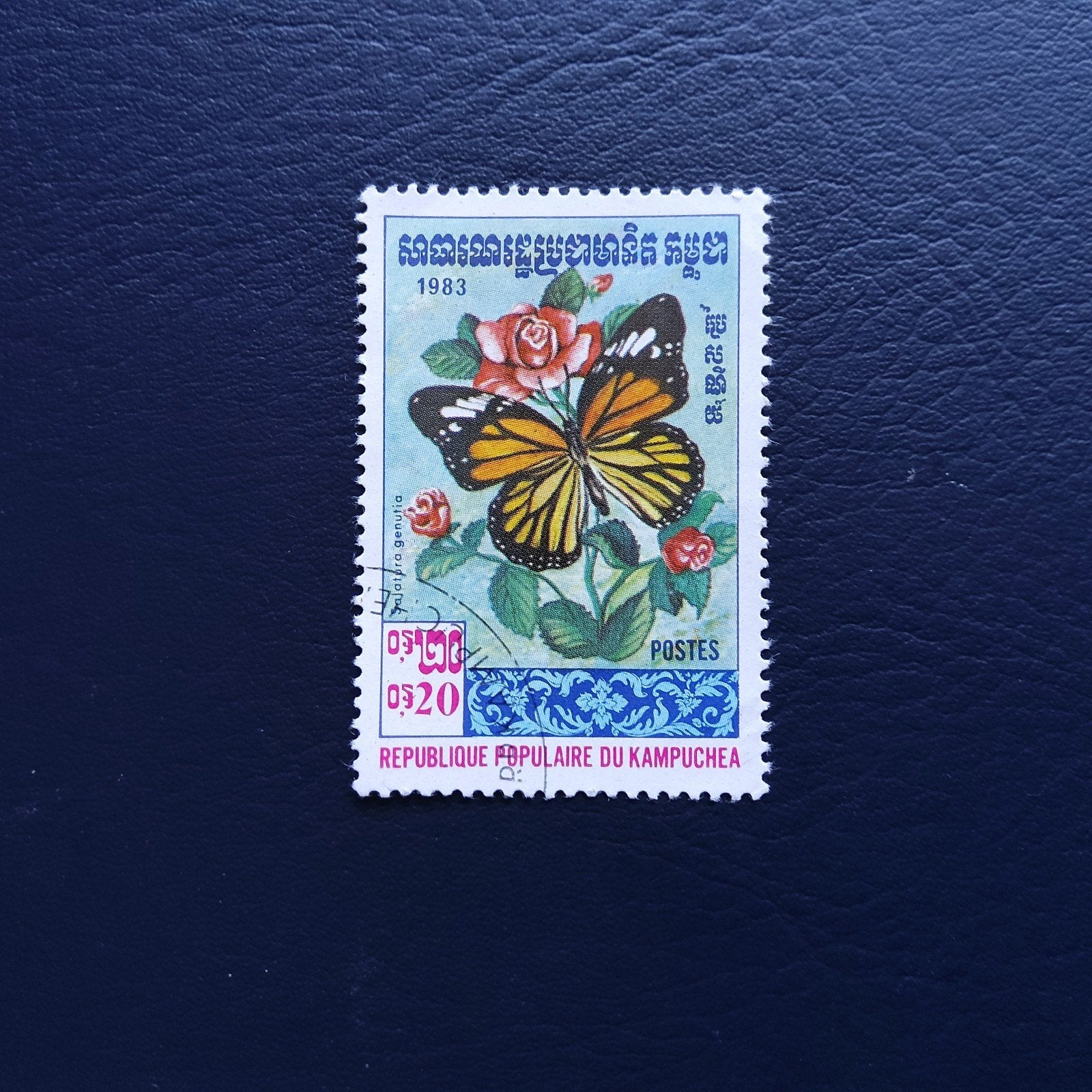 Postzegel Cambodja 1983 - Vlinder en Rozen, Ophalen of Verzenden