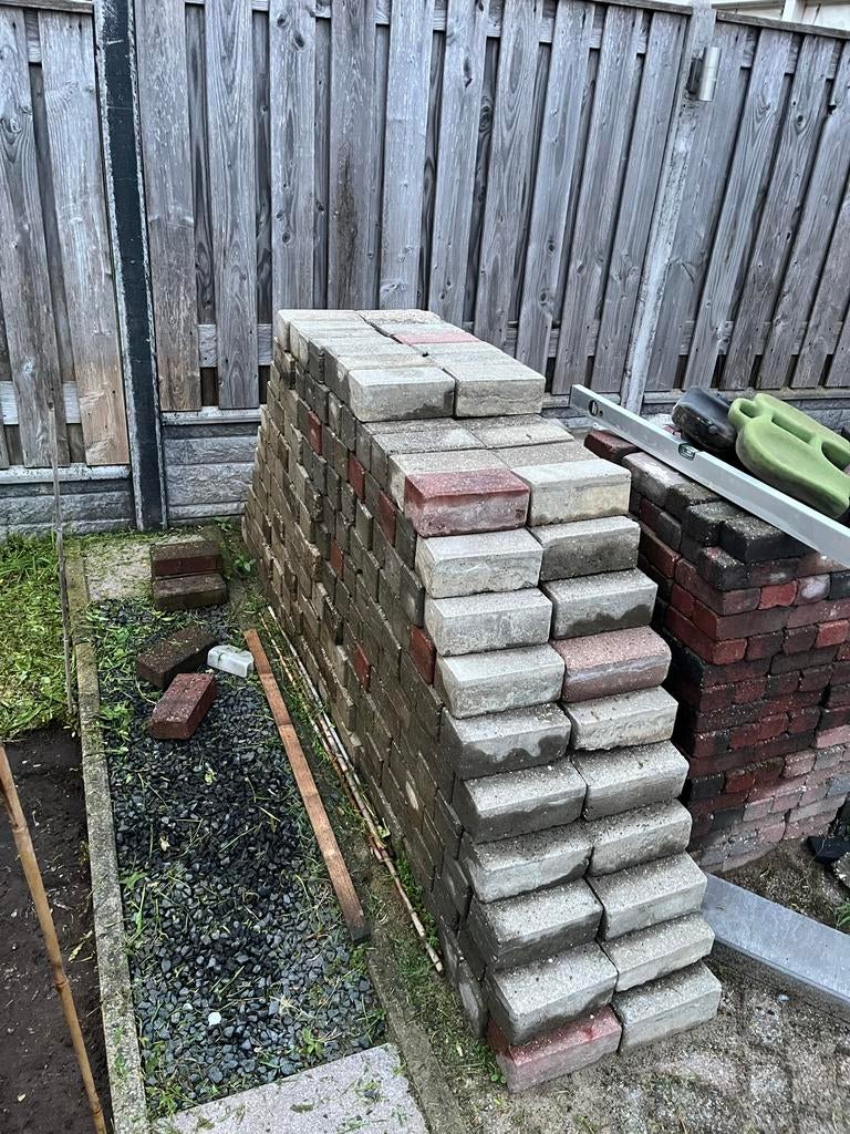 Gratis Gebruikte beton klinkers, Tuin en Terras, Ophalen, Gebruikt, Klinkers, 10 m² of meer