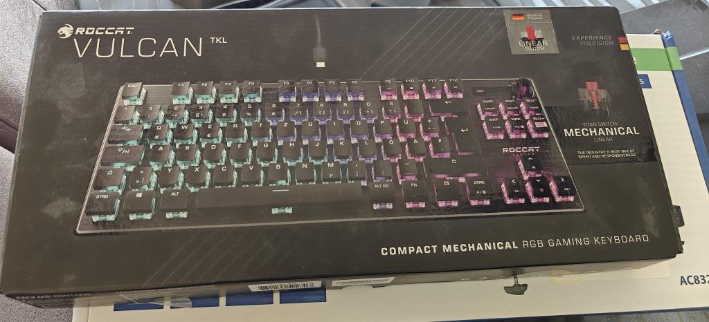 Roccat Vulcan TKL Compact Mechanical RGB Gaming Keyboard, Computers en Software, Toetsenborden, Overige merken, Gaming toetsenbord
