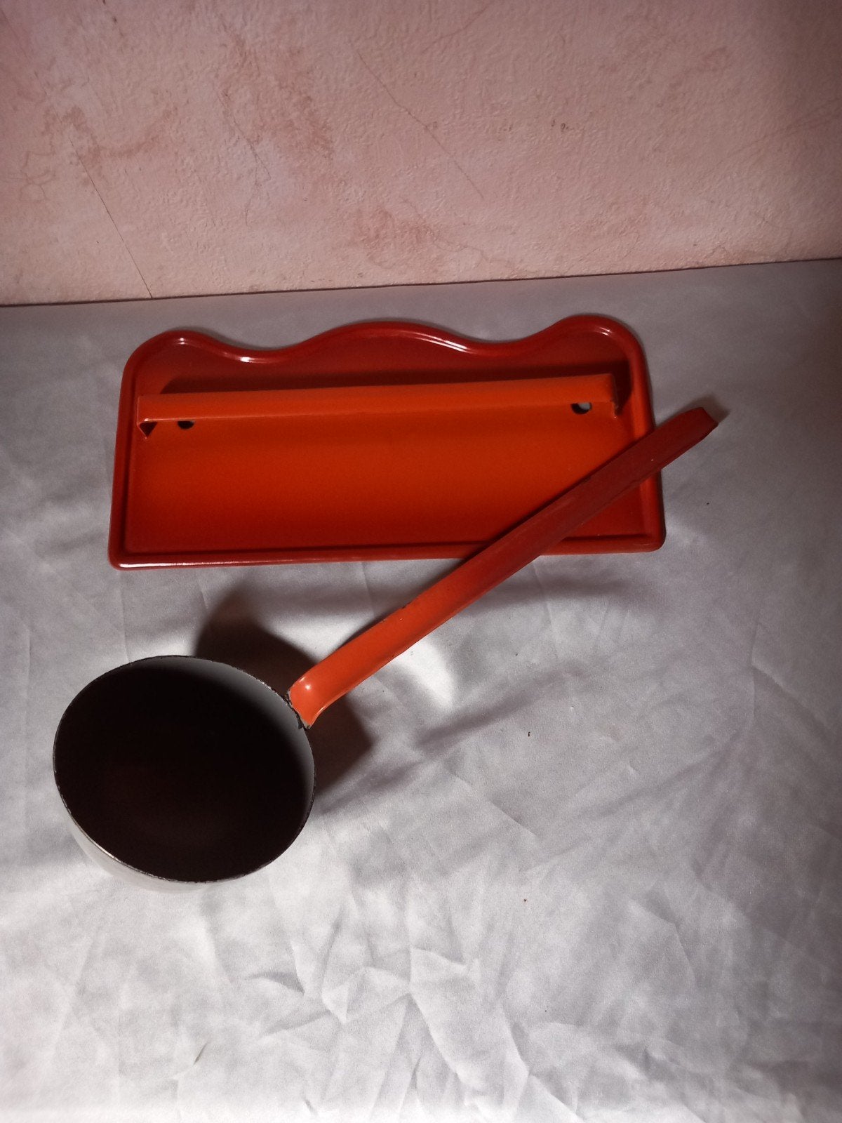Terra cotta emaille lepelrek met pollepel, Ophalen of Verzenden